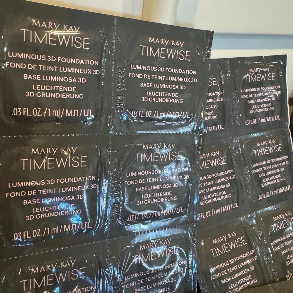 Mary Kay Timewise Samples 3D‎ Foundation 36 count